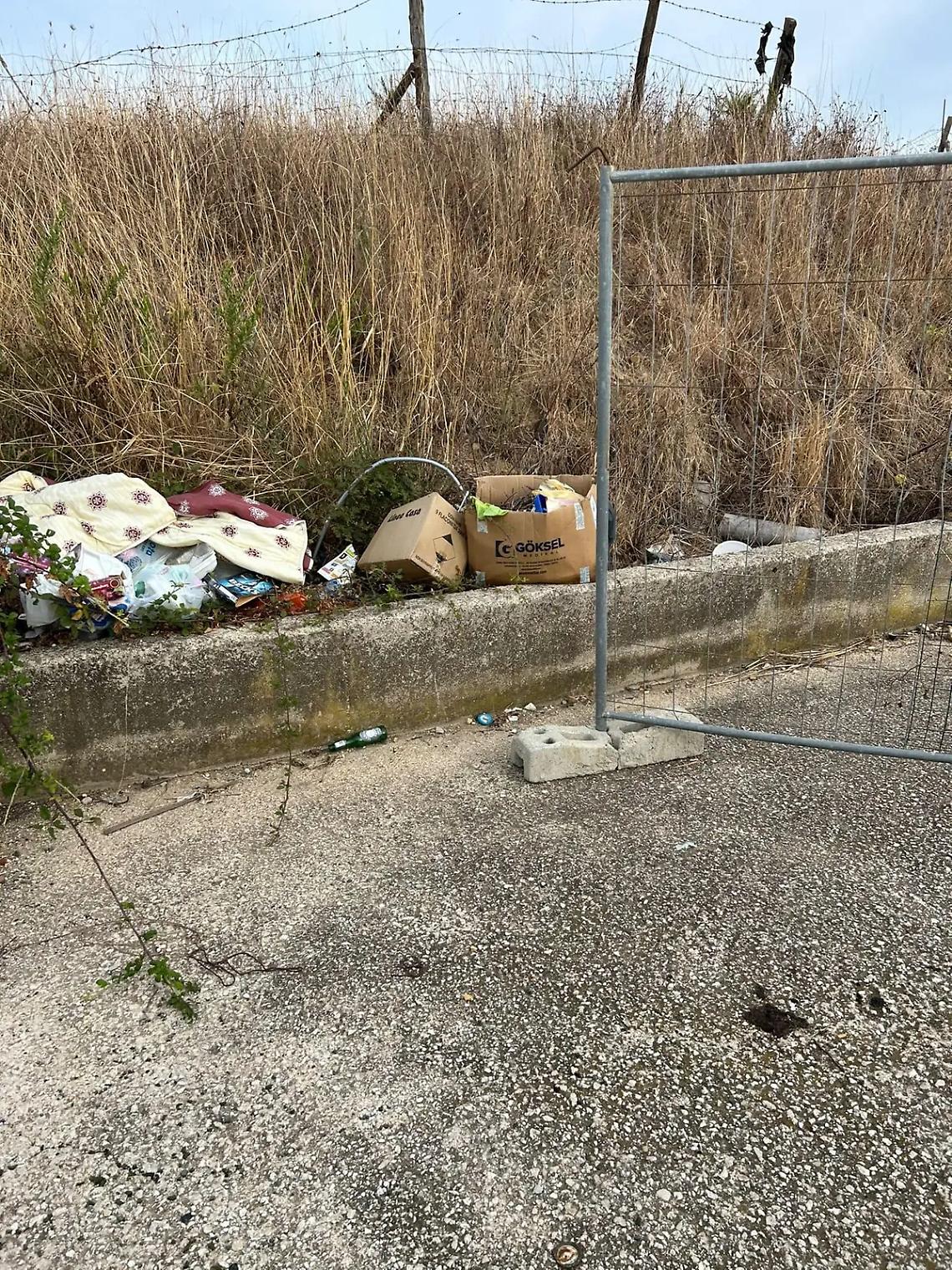 Rifiuti e sacchi di spazzatura abbandonati, maxi intervento di Csp