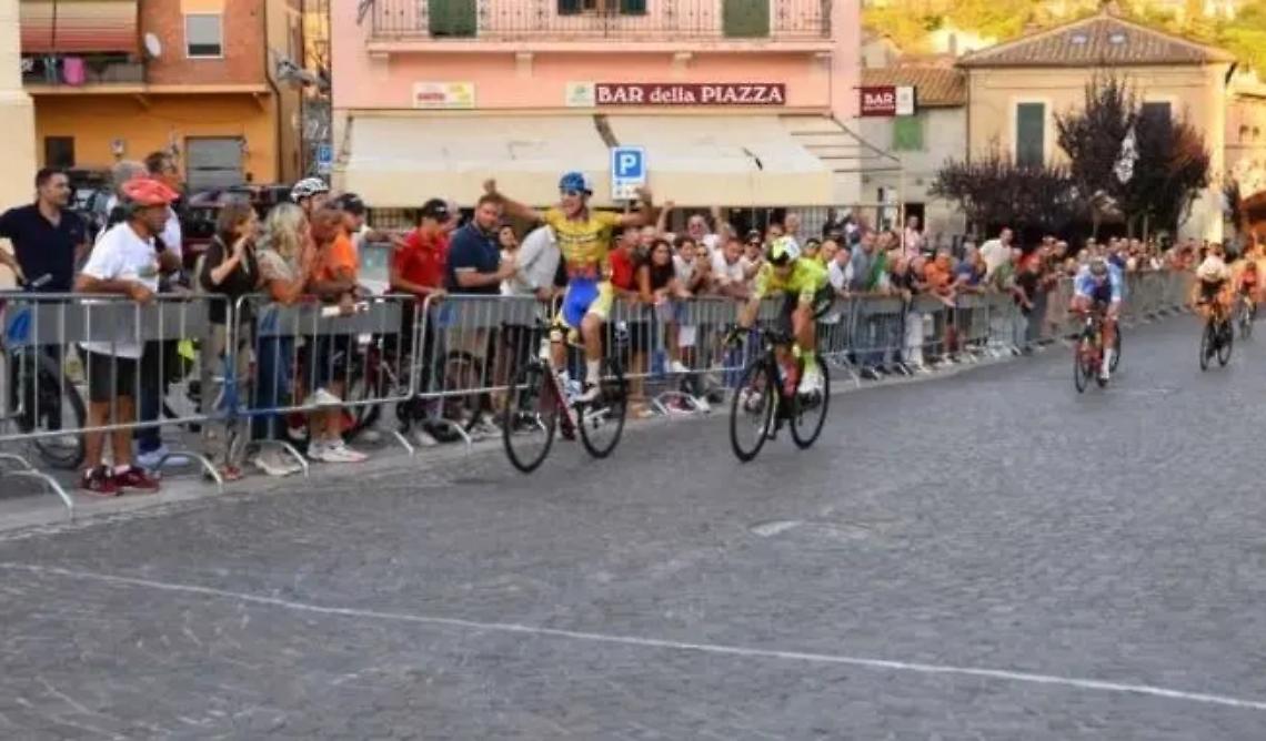 Ciclisti in pista per il Gran premio Madonna delle Grazie
