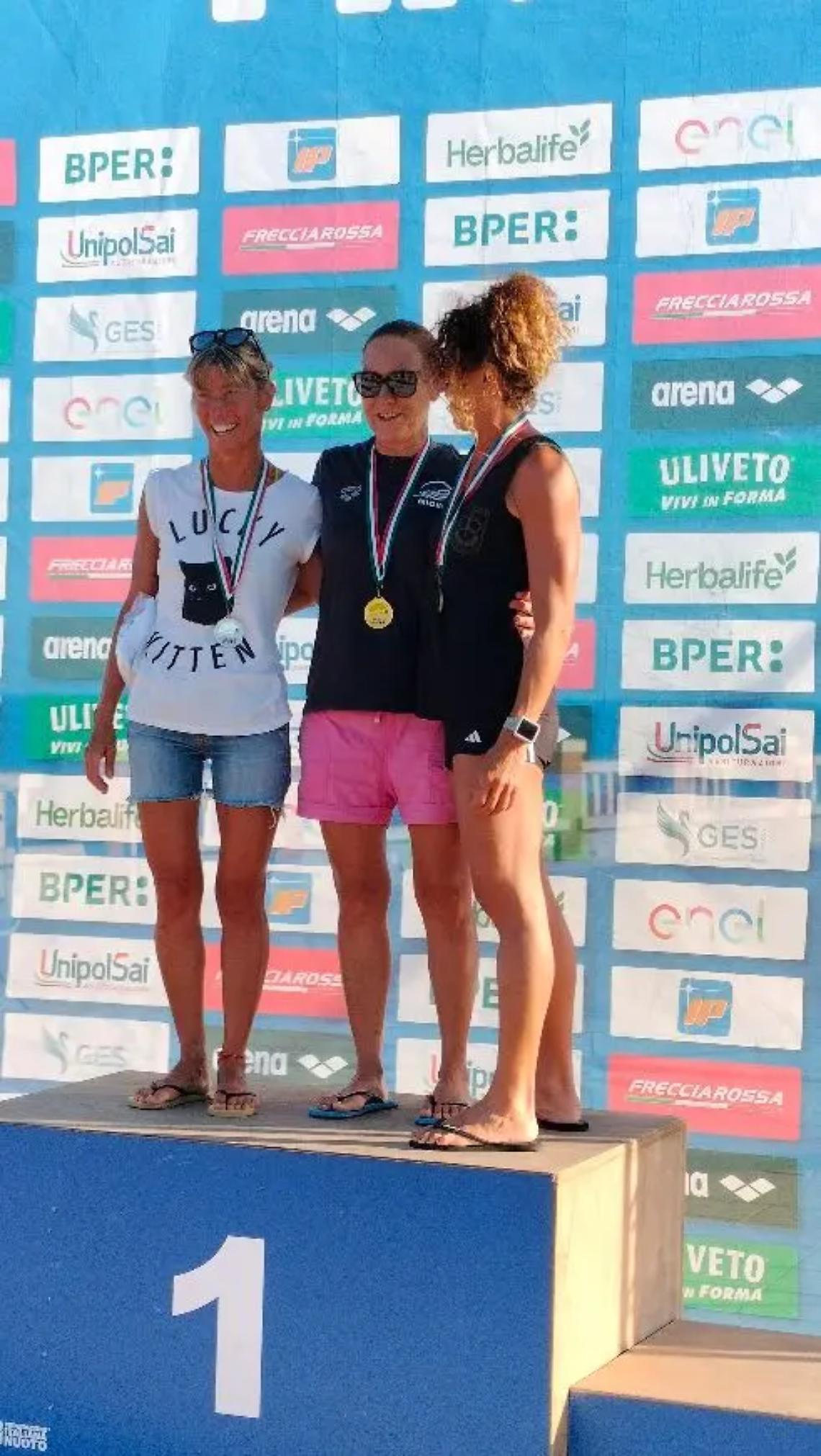 La Nuotatori Civitavecchiesi fa la voce grossa al Campionato Italiano master open water