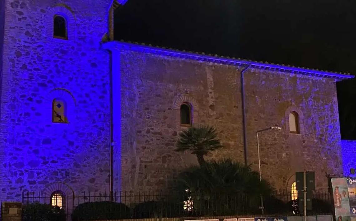 Santa Marinella, il Castelletto illuminato di blu