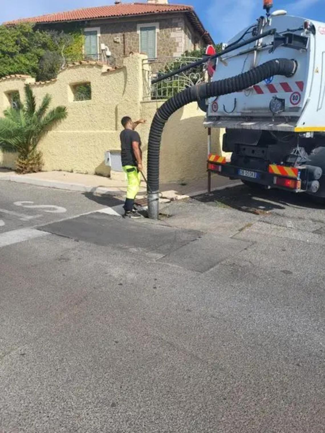 &laquo;Abitazioni allagate a causa dell&rsquo;ostruzione delle caditoie&raquo;