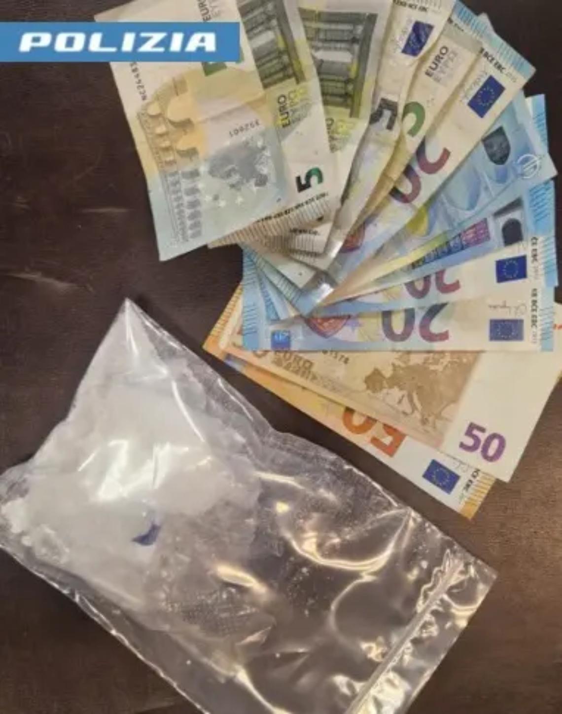 Fermato con mezzo etto di cocaina al casello di Orte