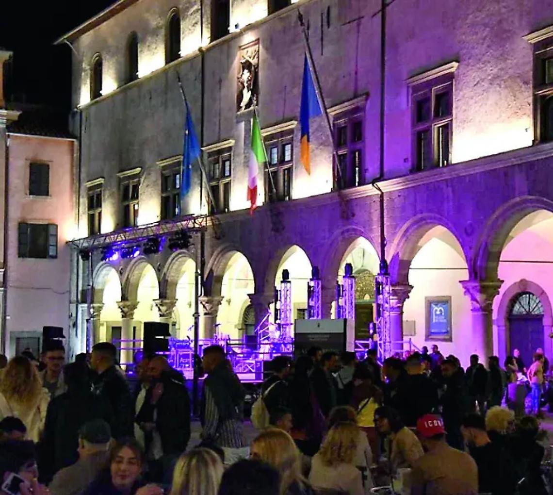 Notte rosa, il Comune di Viterbo vince la scommessa