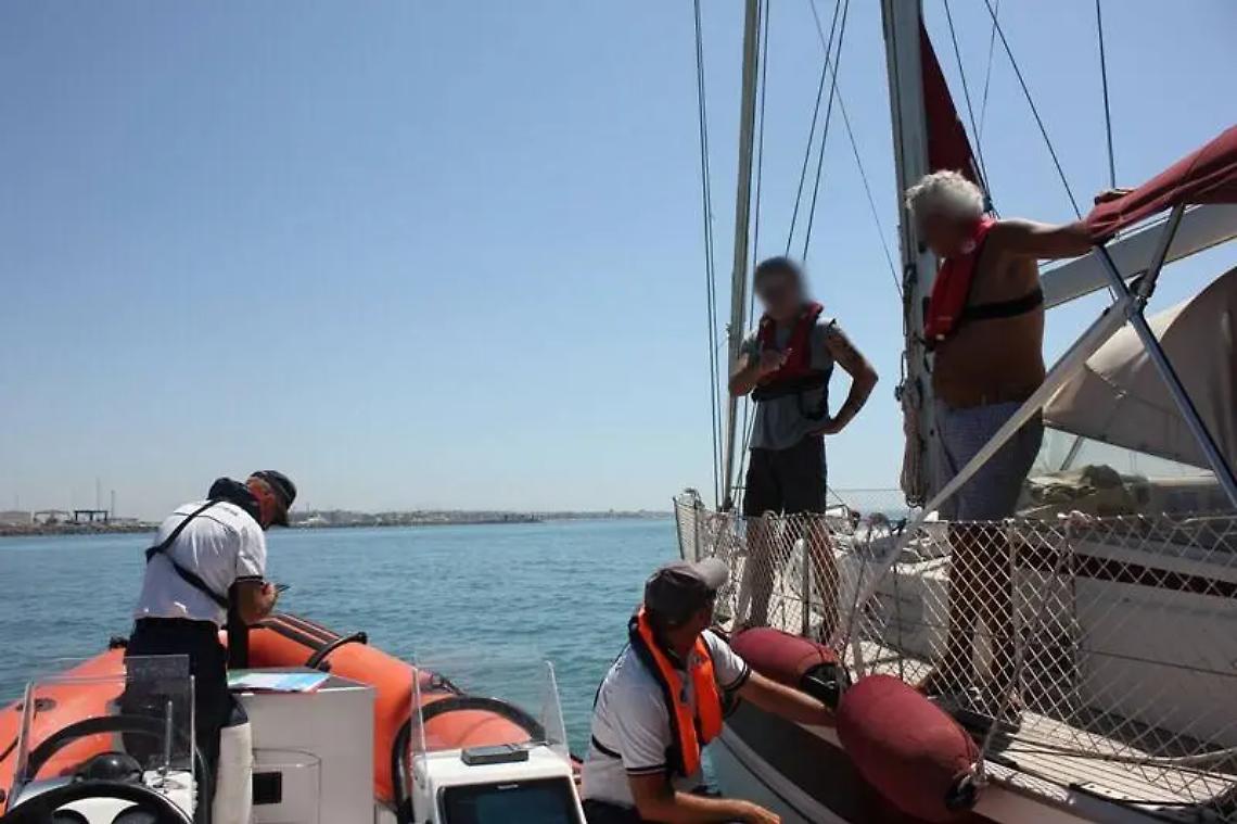 Catamarano in difficolt&agrave; a 40 miglia Onde alte pi&ugrave; di quattro metri
