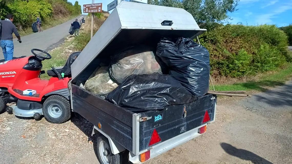 Troppi rifiuti, li rimuovono i residenti
