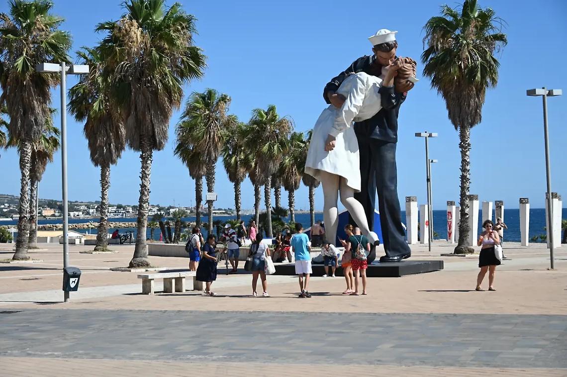 Statua del bacio: prestito prorogato di sei mesi