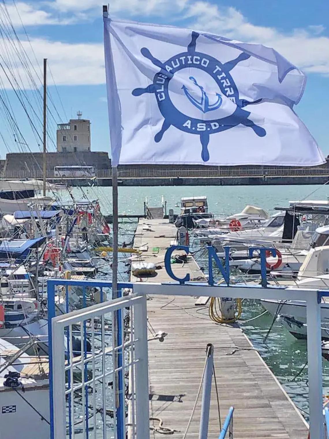 Pulizia delle coste: Il Club Nautico Tirreno in prima linea