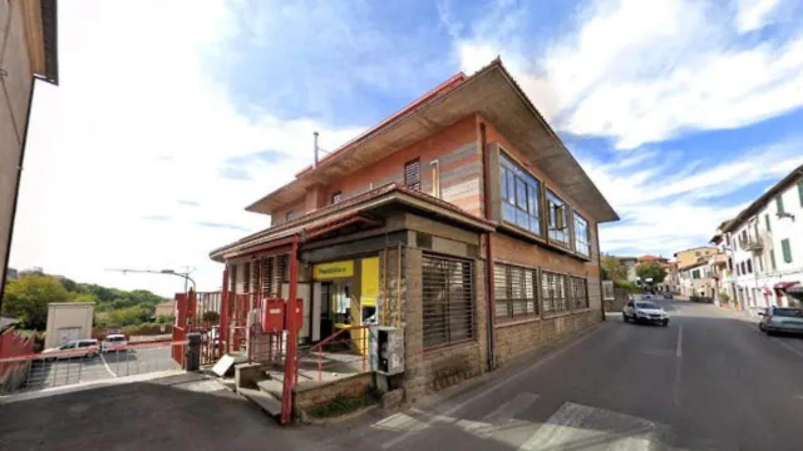 Montefiascone: un uomo si barrica all&rsquo;interno dell&rsquo;ufficio postale