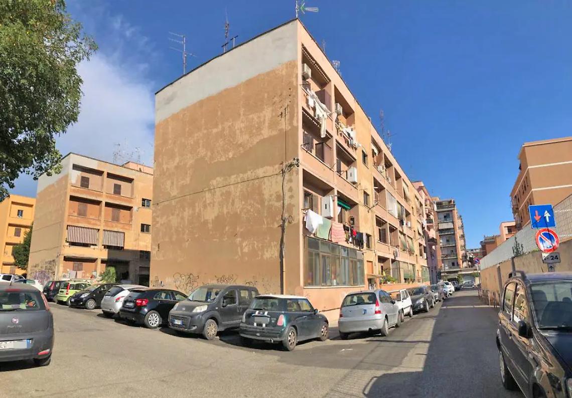 Via Betti, residenti infuriati