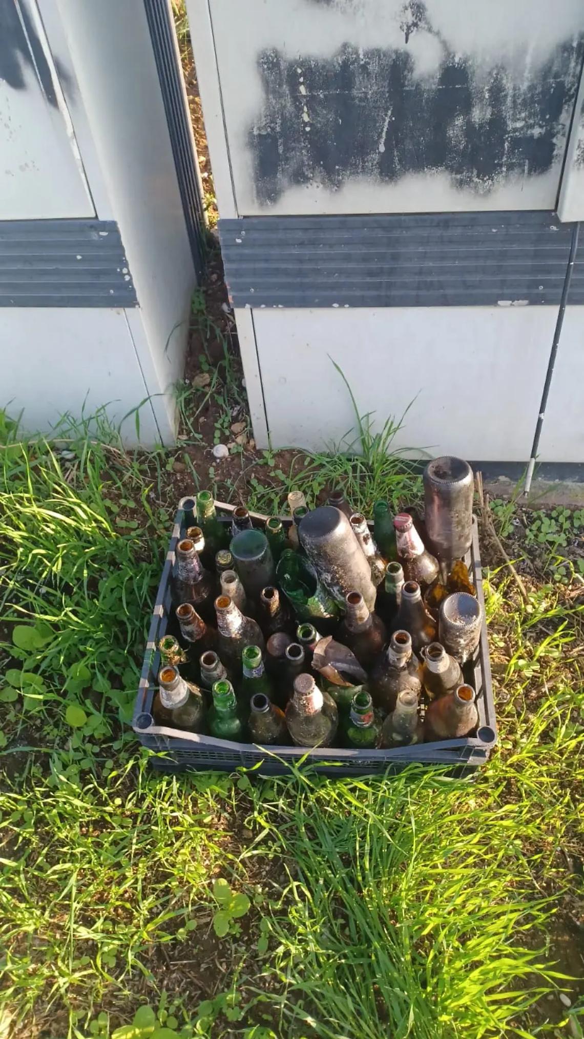 Rifiuti abbandonati in via del Cecio: ci pensano i cittadini