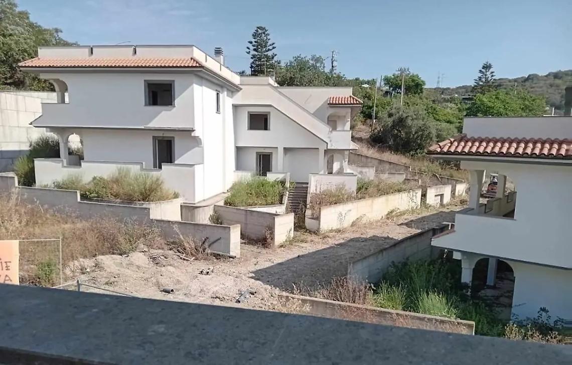 &laquo;Gi&ugrave; le mani dalle case popolari di via Elcetina a Santa Marinella&raquo;