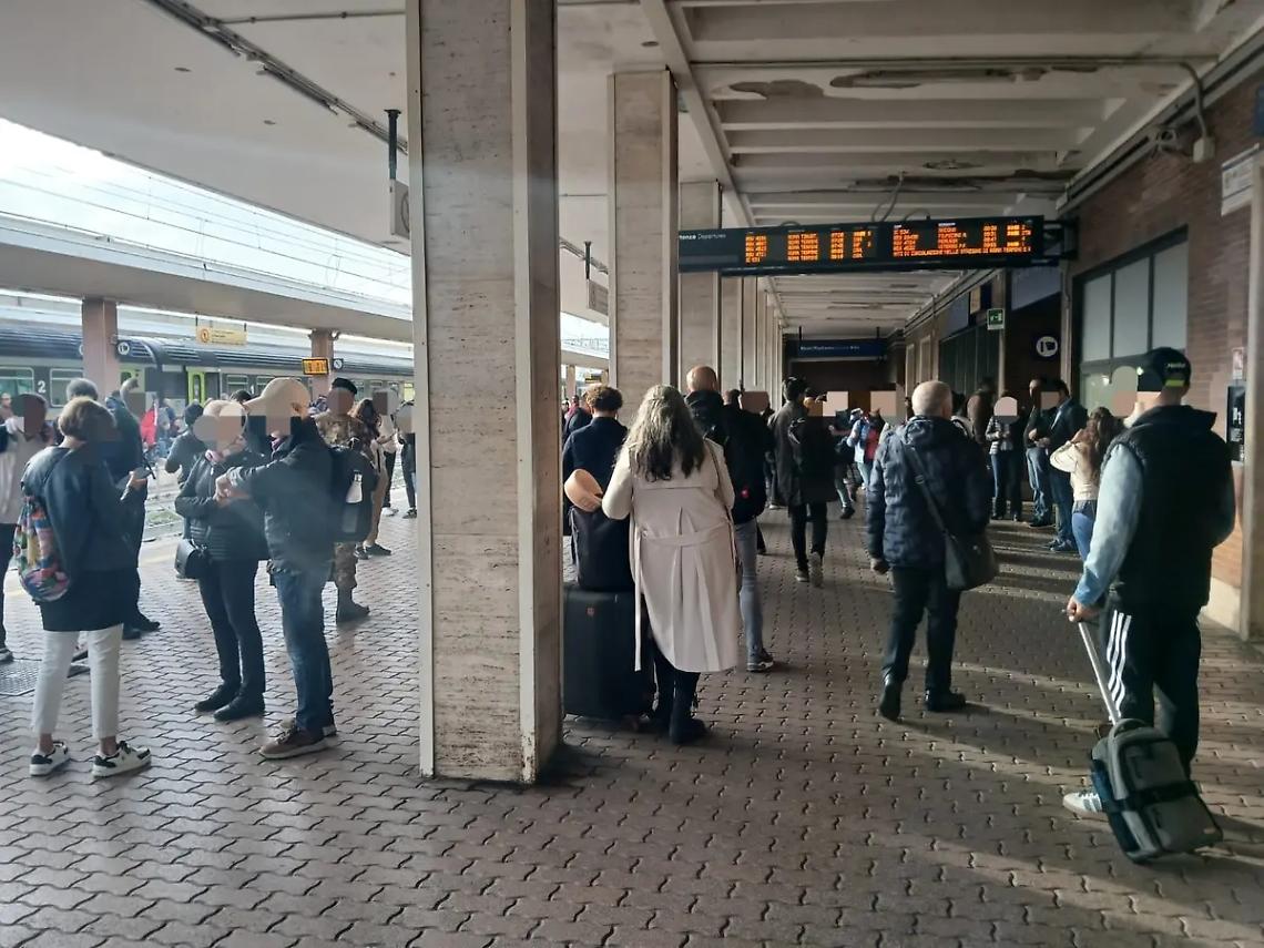 Guasto alla linea tra Roma Termini e Tiburtina, circolazione paralizzata &ndash; GALLERY