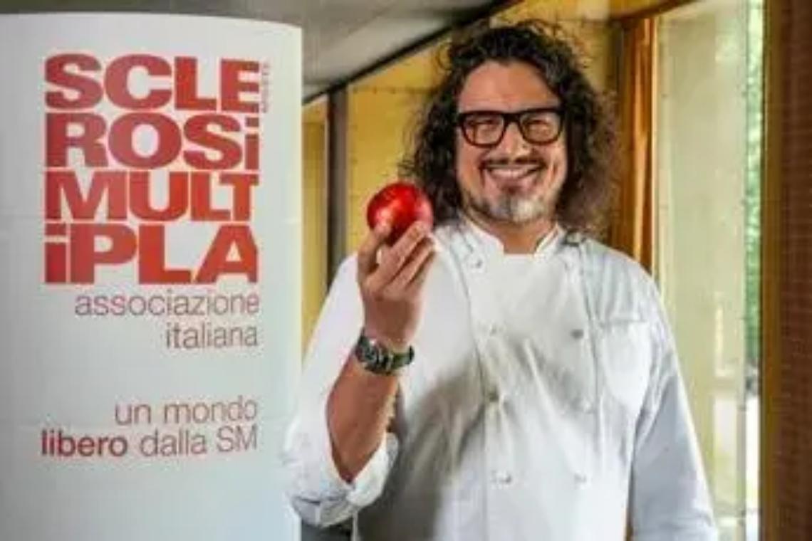 In piazza Rossellini &ldquo;La mela di Aism&rdquo;