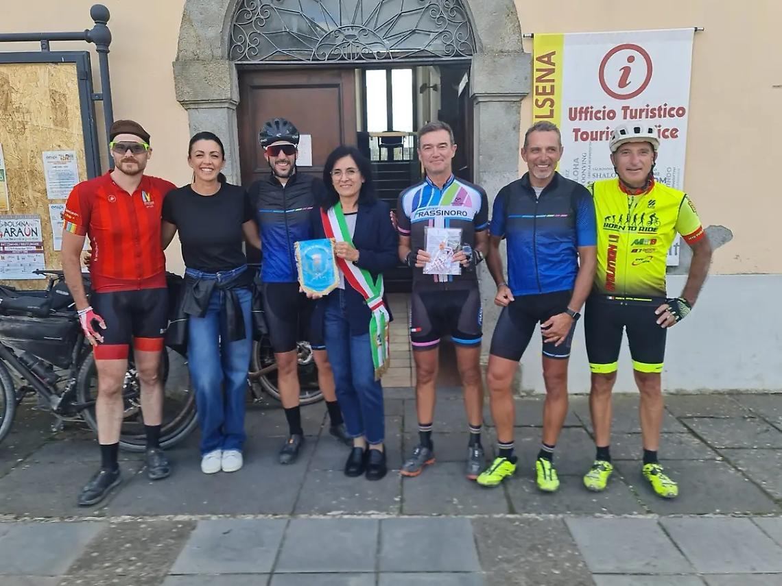 Ha fatto tappa a Bolsena la biciclettata sulla via Francigena per battere il cancro