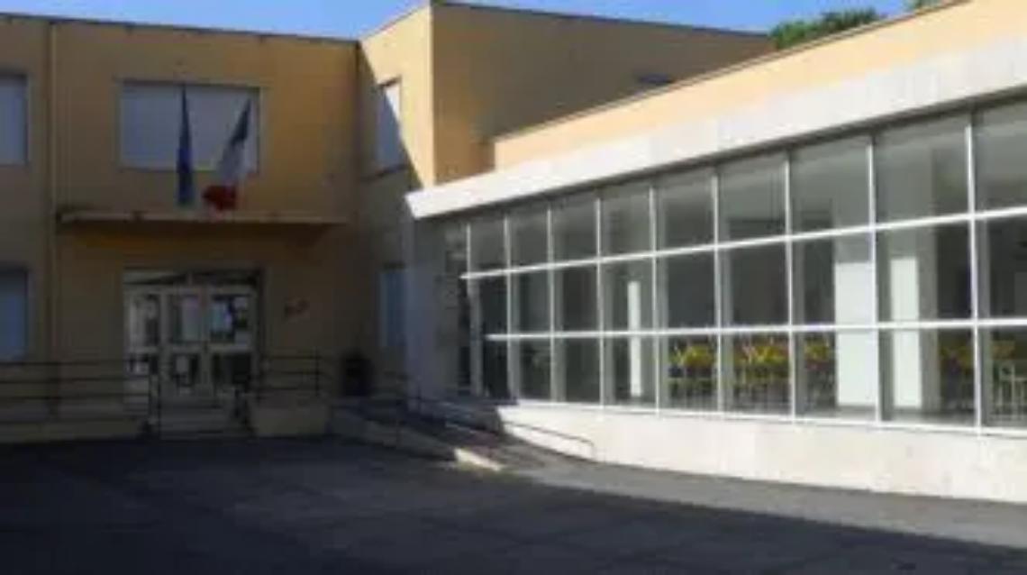 Piove alla scuola Pirgus, la Lega interroga l&rsquo;amministrazione Tidei