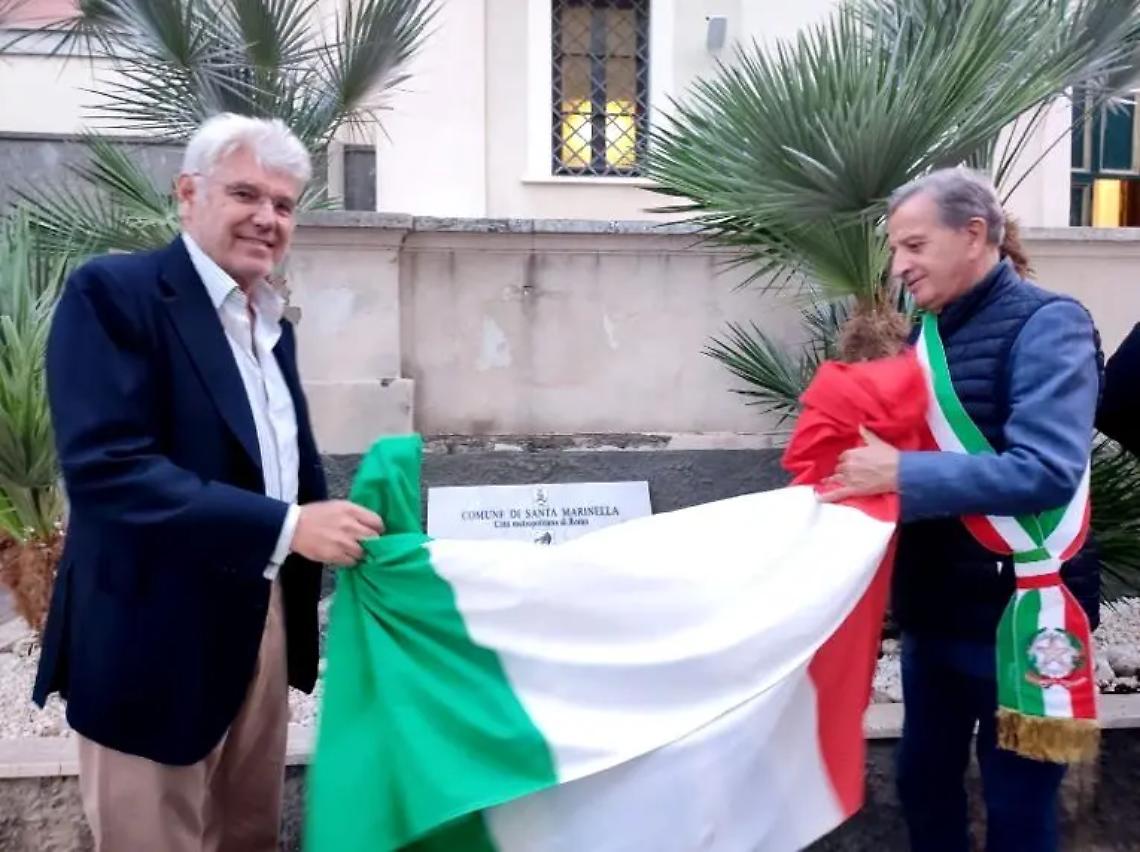 Scoperta la targa marmorea donata da Settimio Guredda, in memoria di Baldassarre Odescalchi