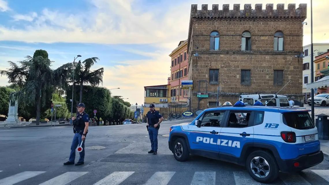 Minacciata dall&rsquo;ex: la polizia gli trova fucile e munizioni dopo la perquisizione