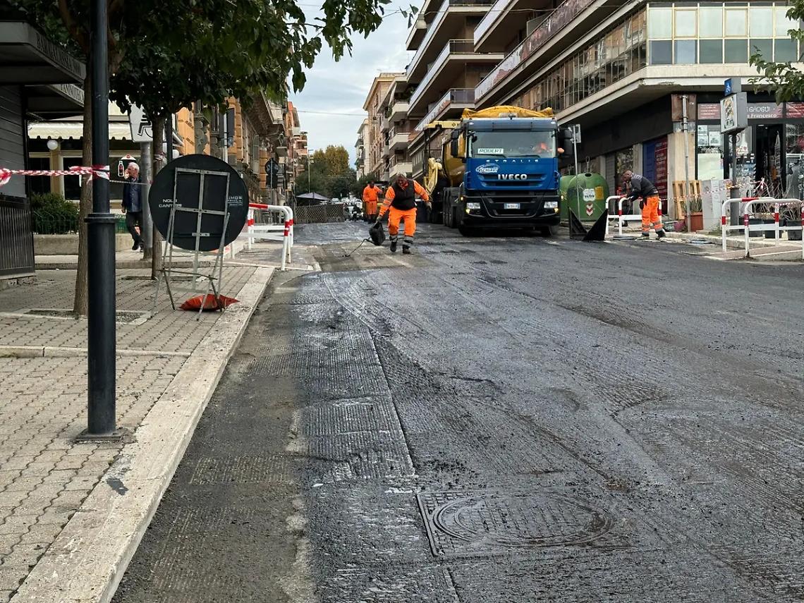 Lavori al viale, traffico in tilt