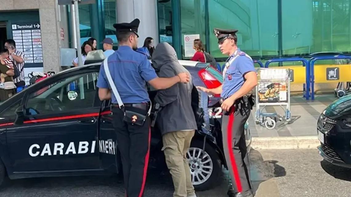 Arrestato all&rsquo;aeroporto l&rsquo;uomo dai sette &ldquo;alias&rdquo;: era stato espulso dall&rsquo;Italia