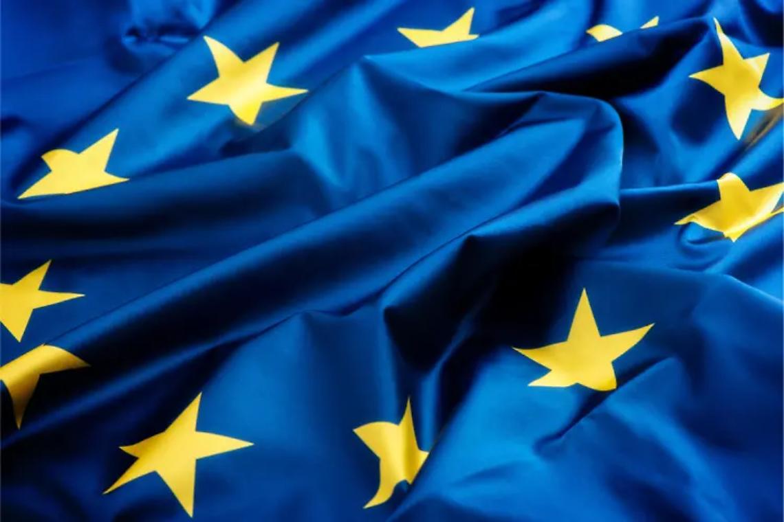 Nel piazzale comunale 27 bandiere delle nazioni dell&rsquo;Unione europea