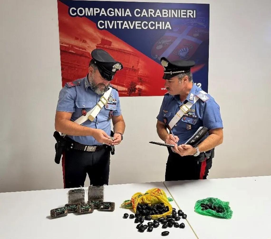 Lancia mezzo chilo di coca dall&rsquo;auto: arrestato 59enne