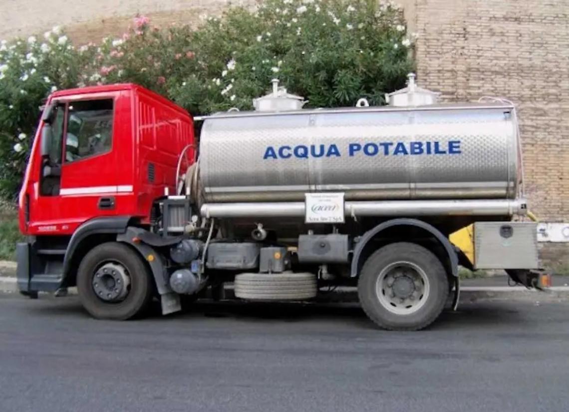 Acqua non potabile, arrivano le autobotti di Talete