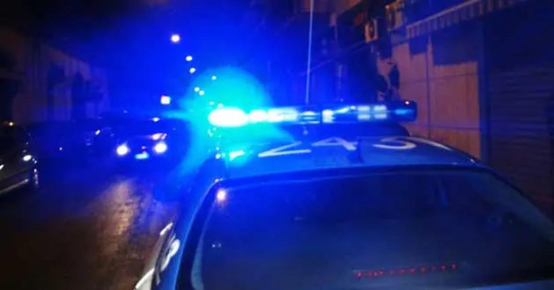 Deposito di auto in fiamme