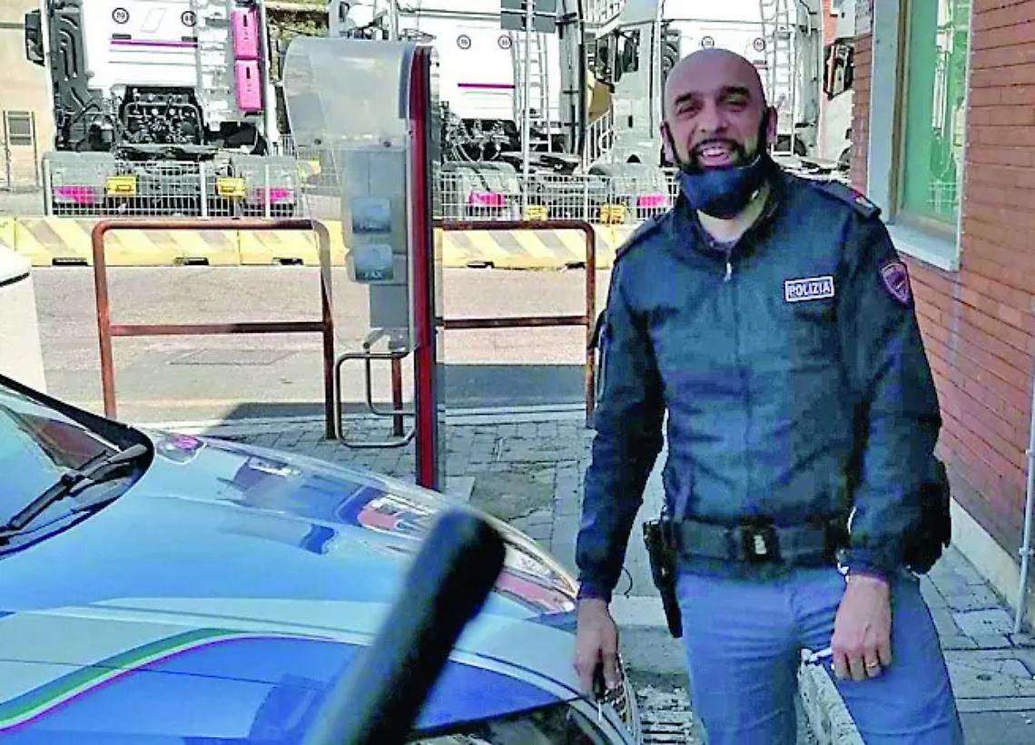 Tanta gente e picchetto d&rsquo;onore per l&rsquo;ultimo saluto al poliziotto Arsiero Fabbri