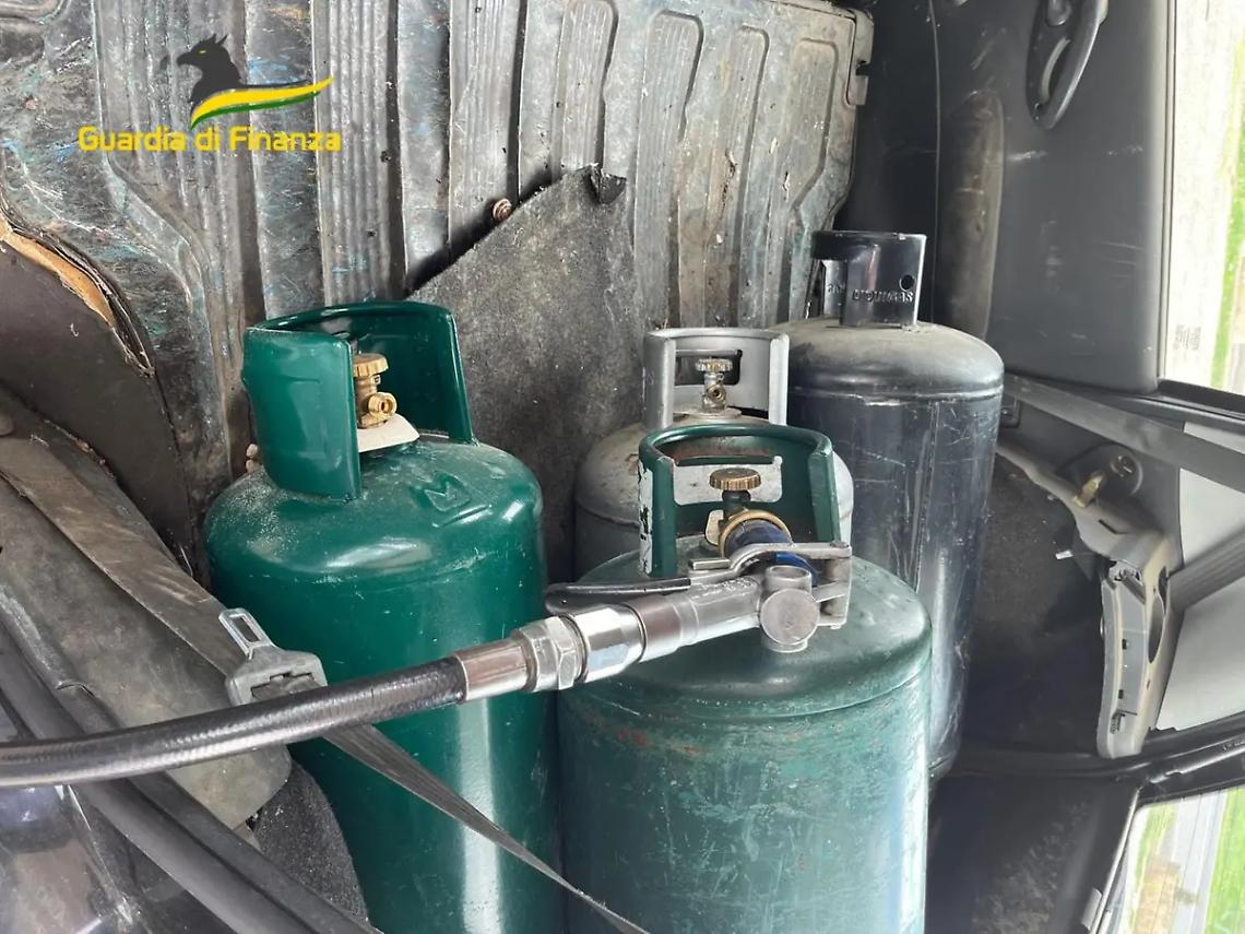 Viterbo: riempie bombole di gas a uso domestico con gpl da autotrazione
