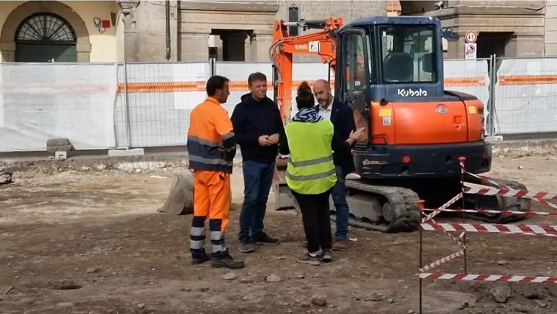 Cunicolo in piazza del Comune, &ldquo;indaga&rdquo; la Soprintendenza