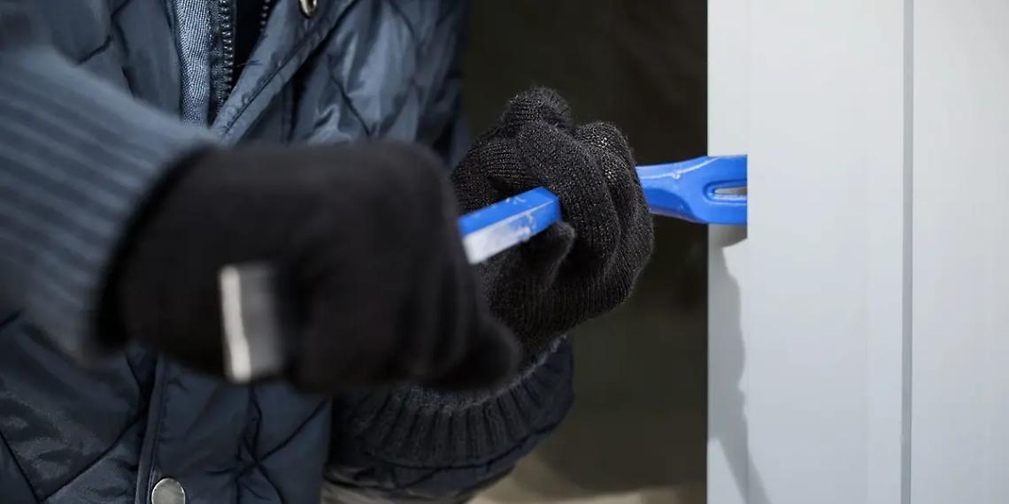 Furto in una palestra di Montefiascone, il ladro fugge con la cassaforte