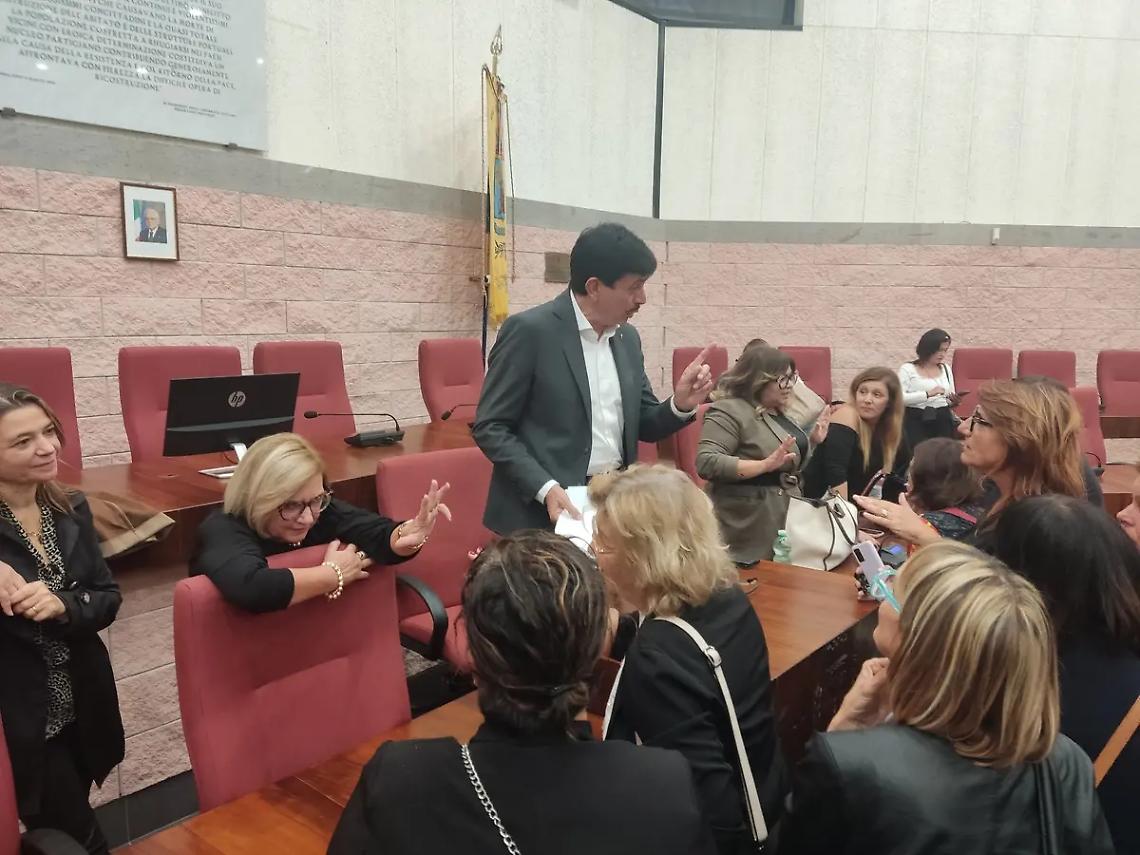 Caro mensa, prime soluzioni per le famiglie: il clima si distende