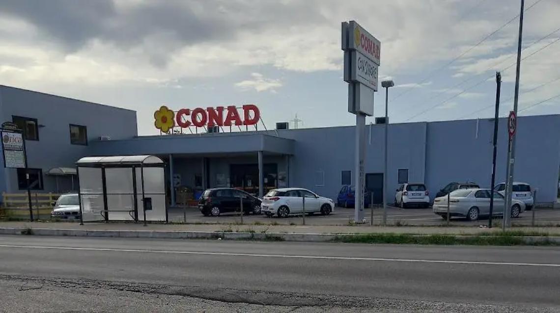 Colpo al supermarket, smurano la cassaforte e la portano via