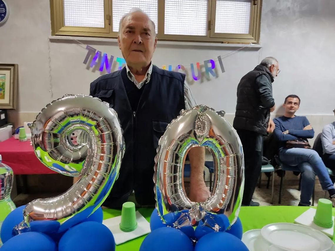 Novant&rsquo;anni per Francesco La Rosa, stretto dall&rsquo;abbraccio di famiglia e amici