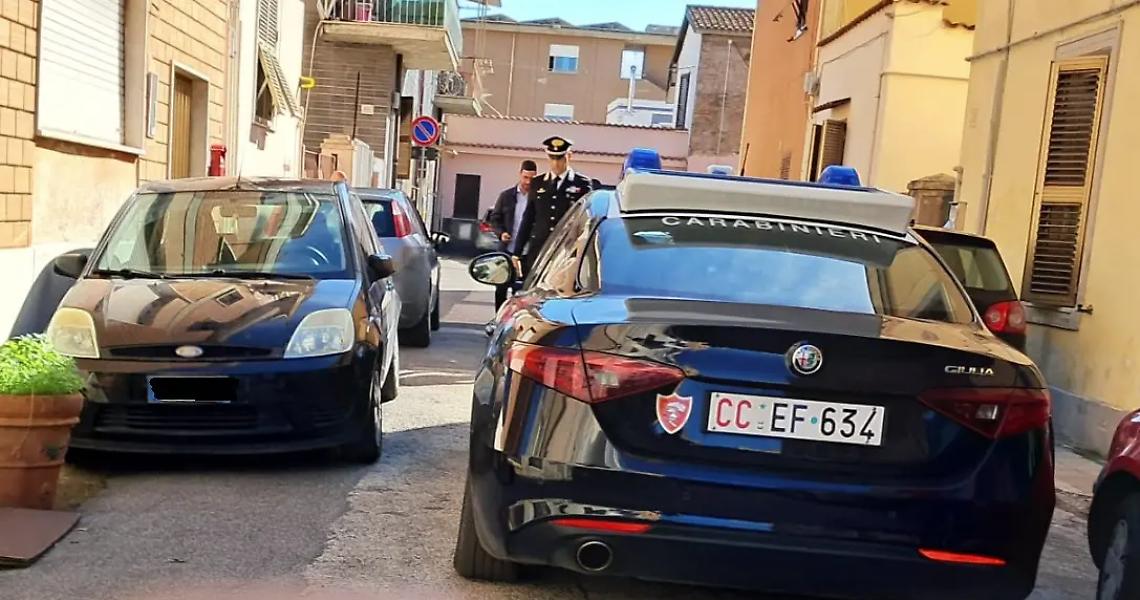 &laquo;Uomo armato in strada&raquo;, ma &egrave; un falso allarme: i Carabinieri circondano la zona
