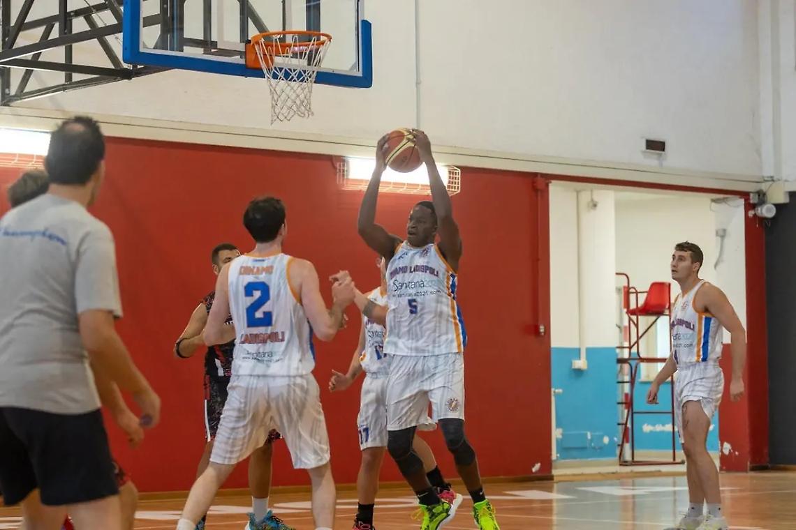 La Dinamo non brilla, ma riesce a strappare una bella vittoria