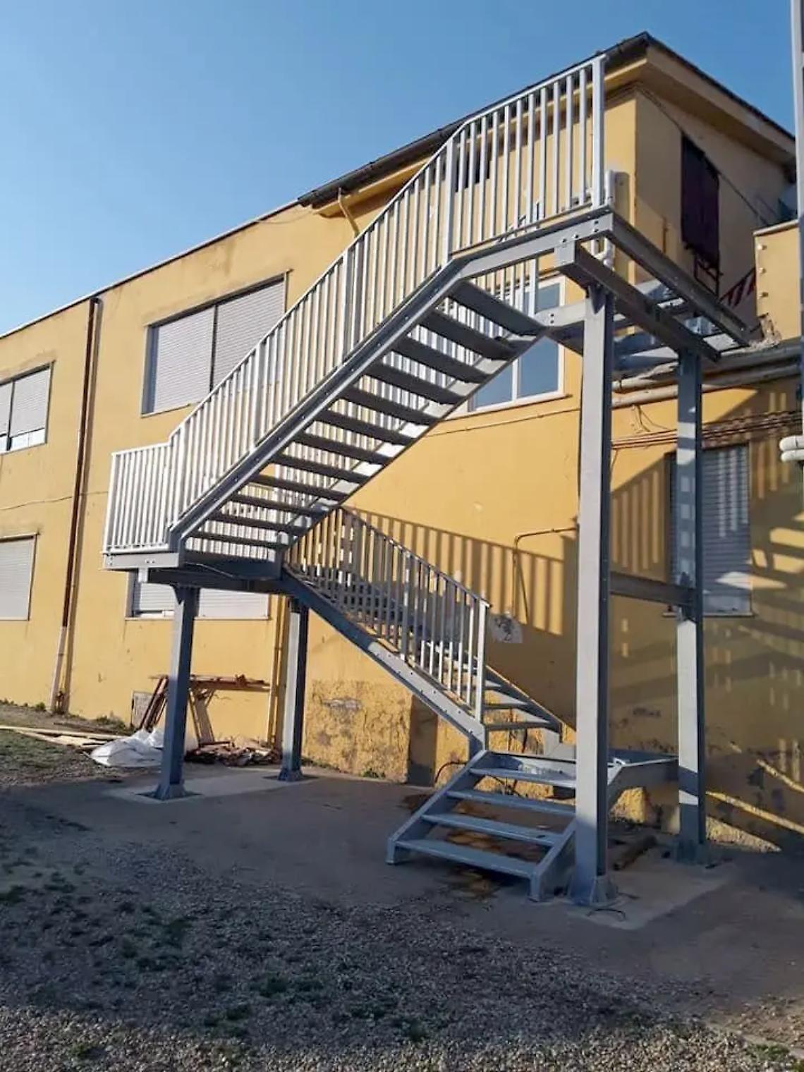 Completato il restyling del tetto della scuola Pirgus