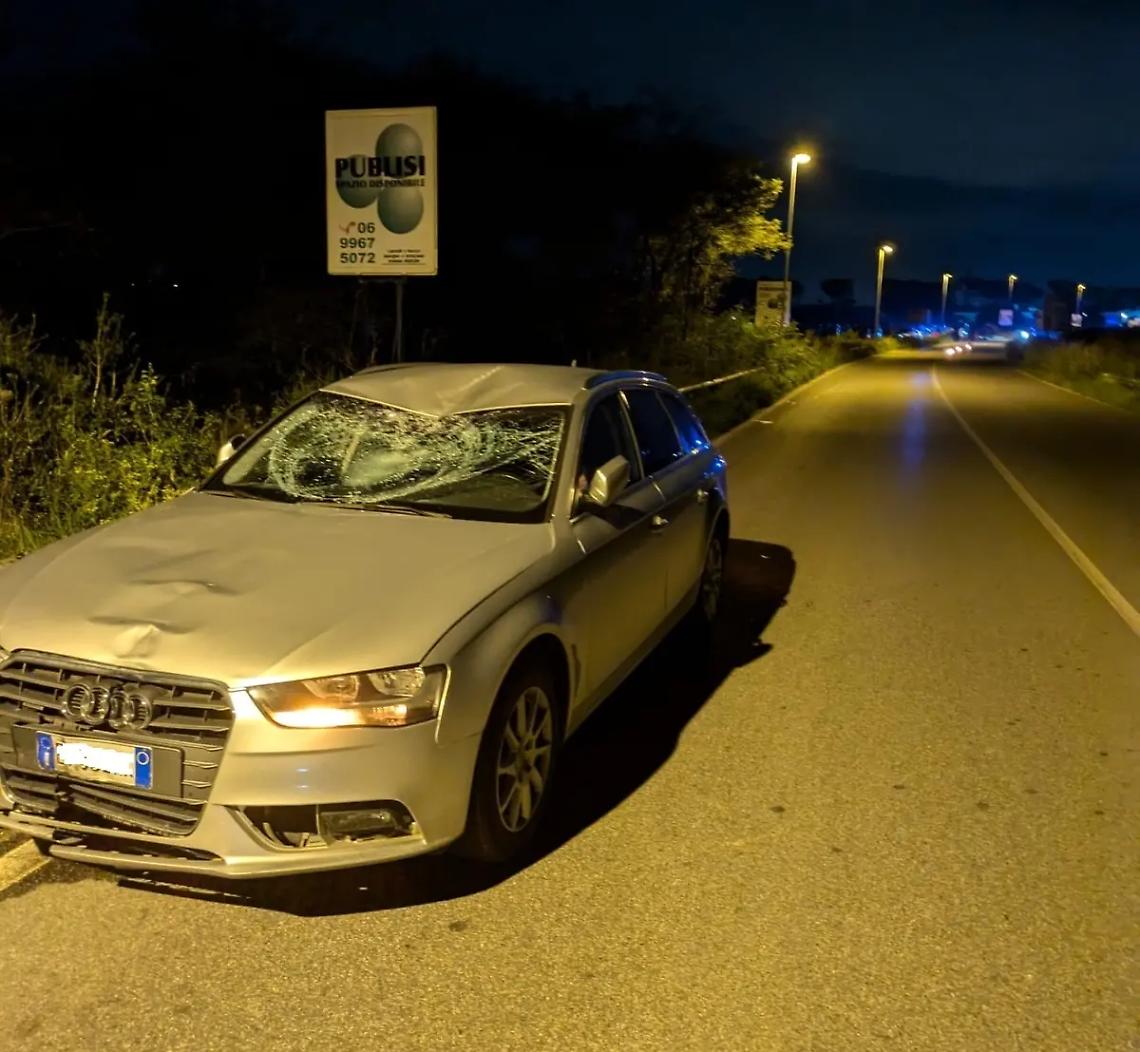 Travolge un ciclista e tenta la fuga: denunciato