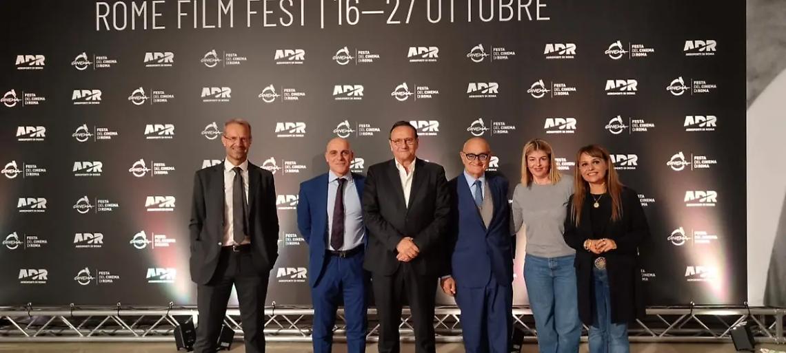 Al Terminal 5 dell&rsquo;aeroporto &ldquo;Da Vinci&rdquo;trasmesso il film &ldquo;Febbre da cavallo&rdquo;