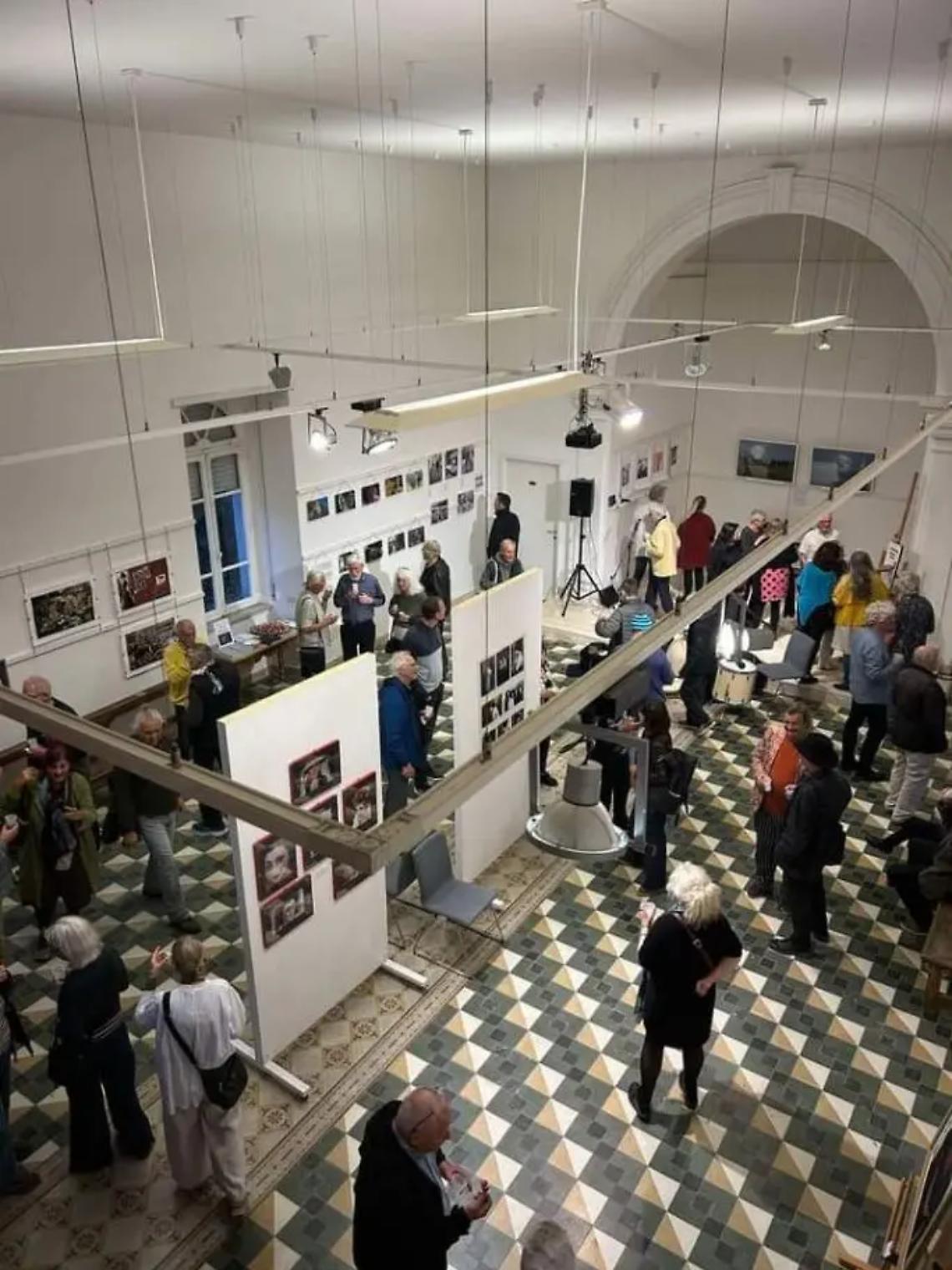 In collina un vernissage che ha unito la cultura norvegese e quella del territorio