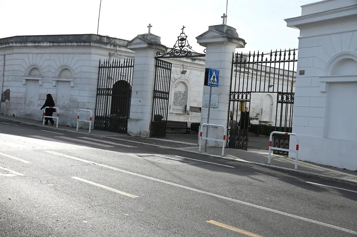 Ponte Ognissanti, cimiteri aperti dalle 7.30 alle 17.30