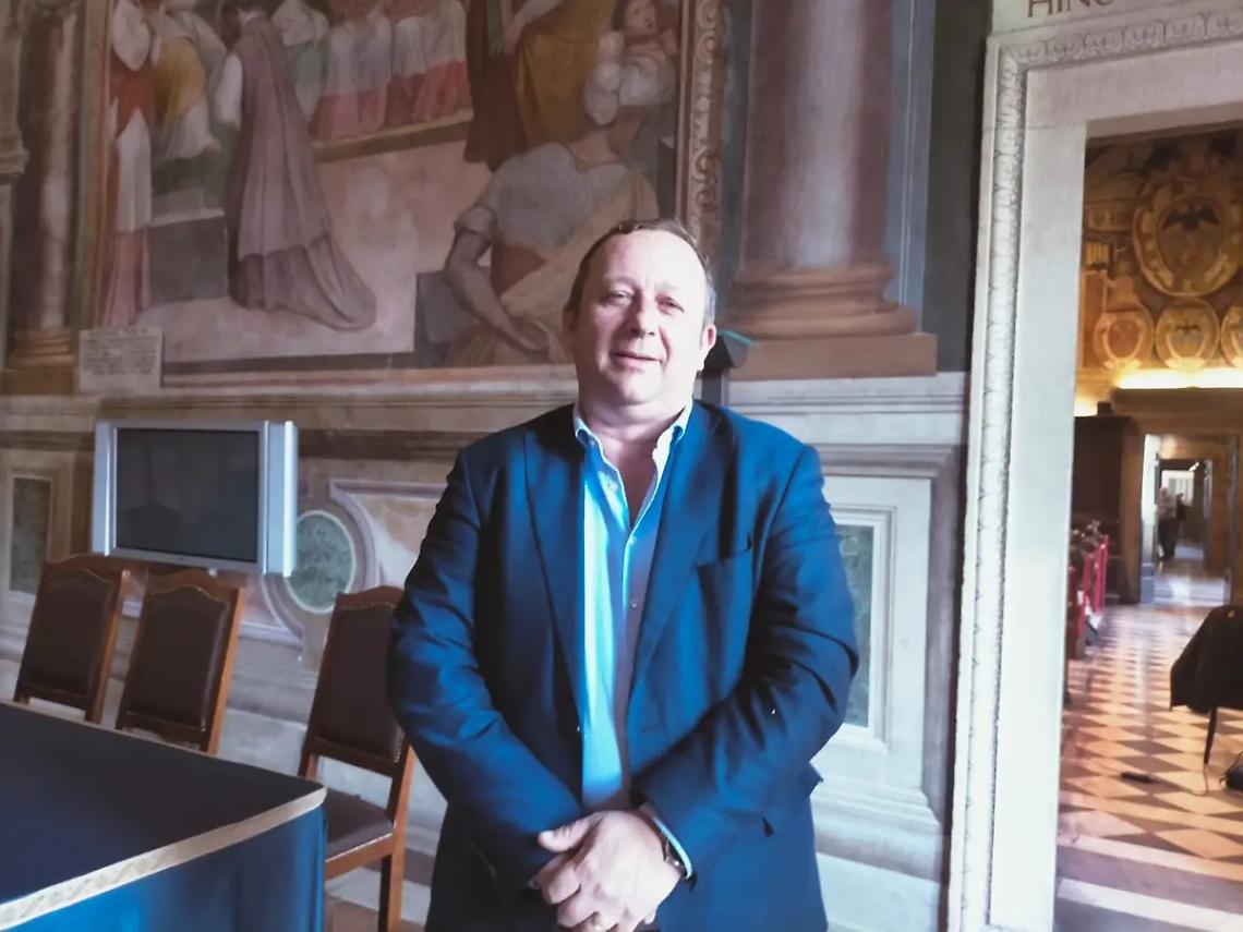 Piscina, Grancini: &laquo;Vasca profonda un metro e mezzo, non ha senso&raquo;