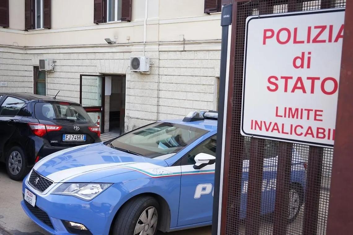 Ottocentodieci dosi di coca negli slip