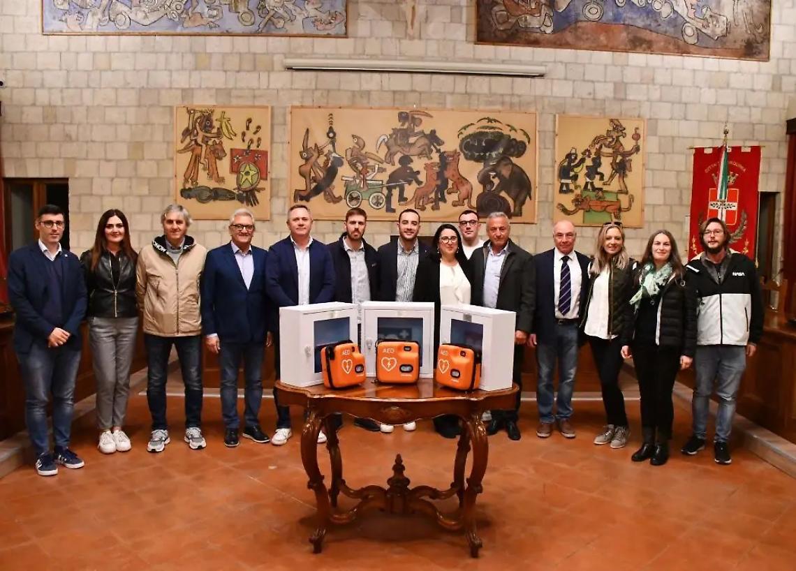 Tre defibrillatori in citt&agrave;, in memoria di Roberto Cattaneo
