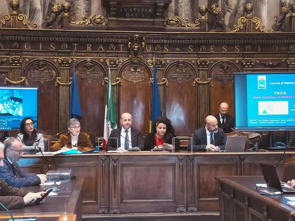 Pnrr, scontro in aula su paternit&agrave; e risorse per i progetti