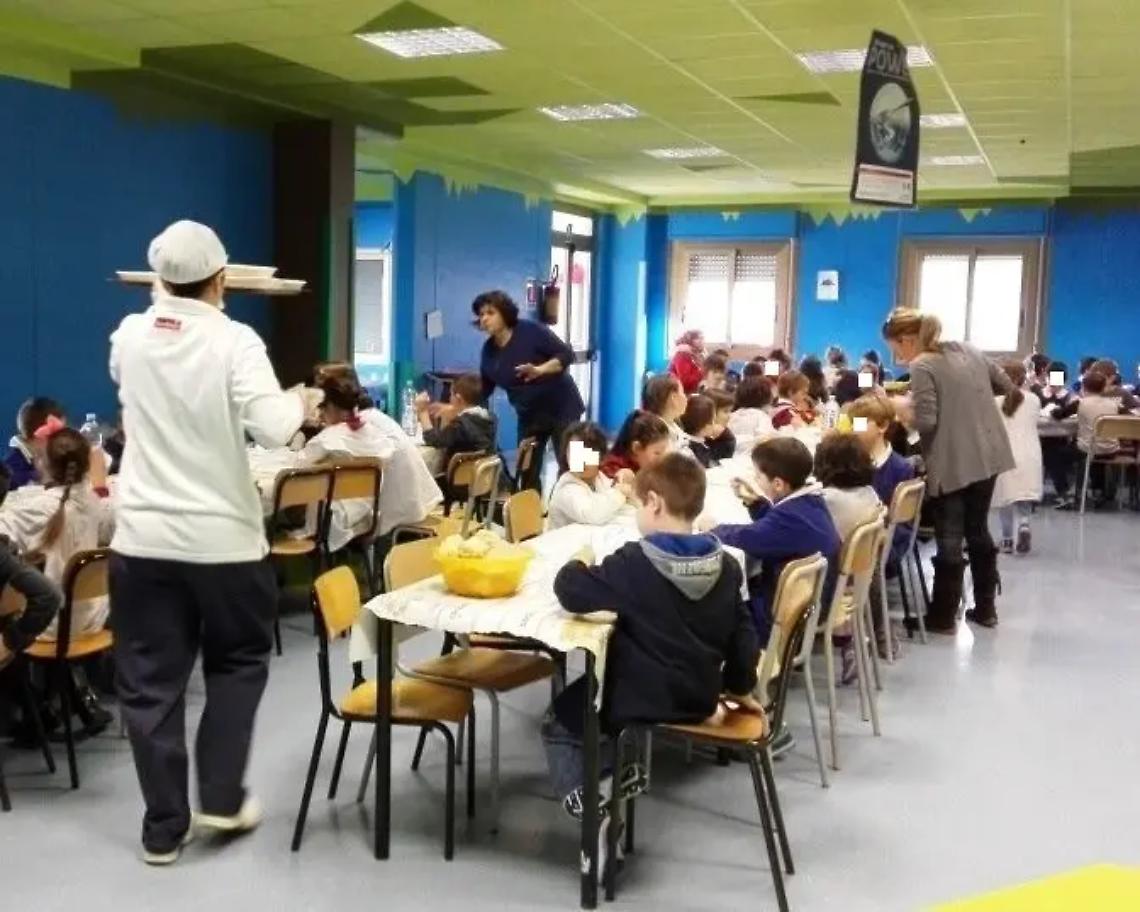 Tutti in mensa, addio al pasto da casa