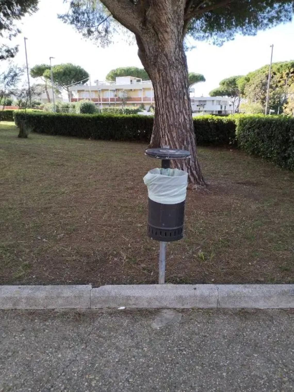 Nuovi cestini per la raccolta dei piccoli rifiuti Magliani: &laquo;Si tratta di raccoglitori danneggiati o spariti&raquo;