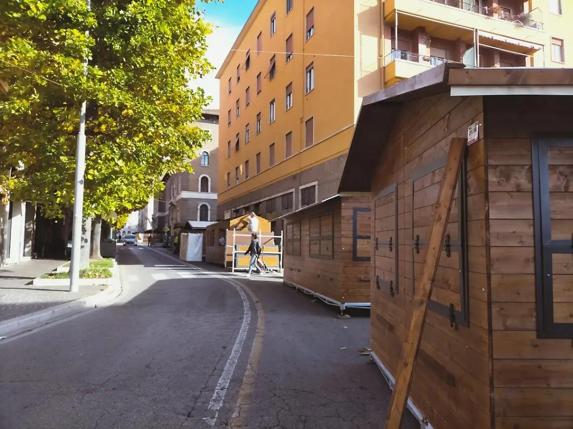 Primi timidi segnali del Natale in centro