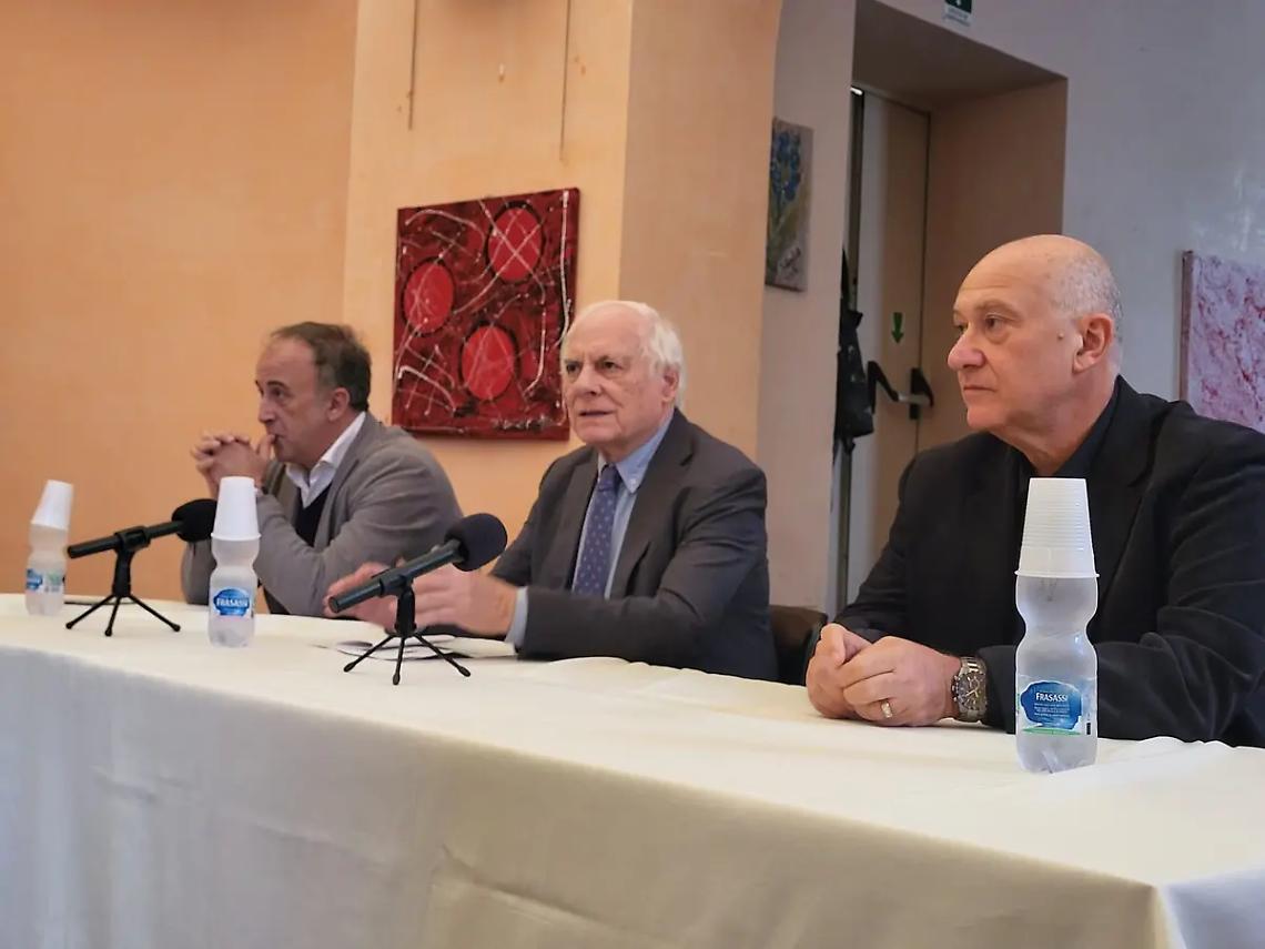 Premio Scalfari: Civitavecchia celebra giornalismo, poesia e cultura nel centenario del maestro