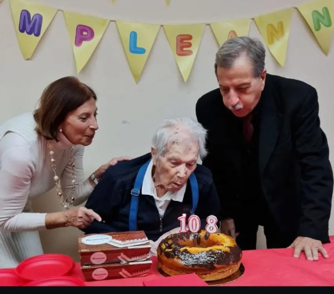 Santa Marinella, Aldo Giaccone ha festeggiato 108 anni con i famigliari e il sindaco Tidei VIDEO